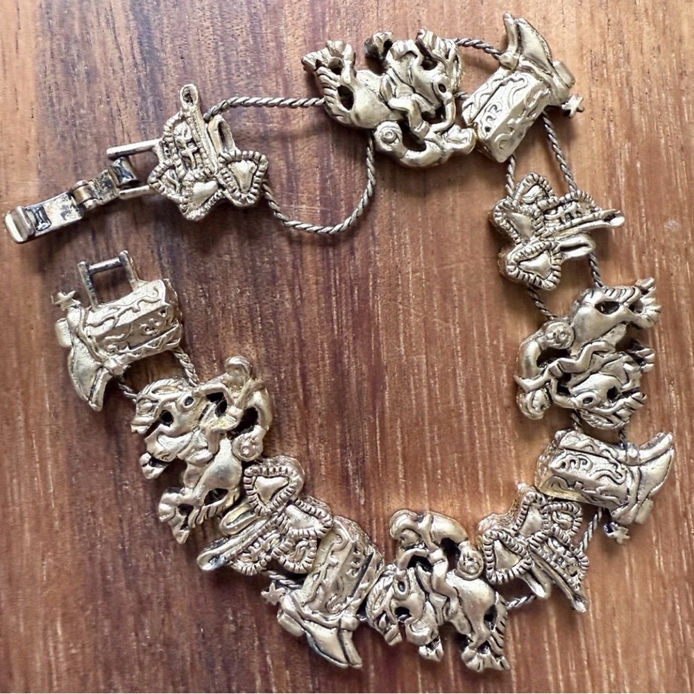 VTG Cowboy Rodeo Southwestern Slider Charm Gold Tone Bracelet